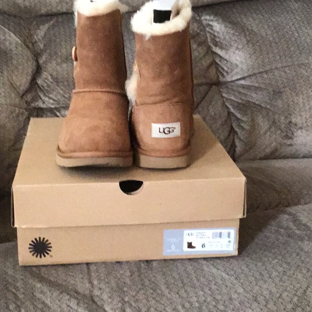 Brand New Bailey Button Uggs